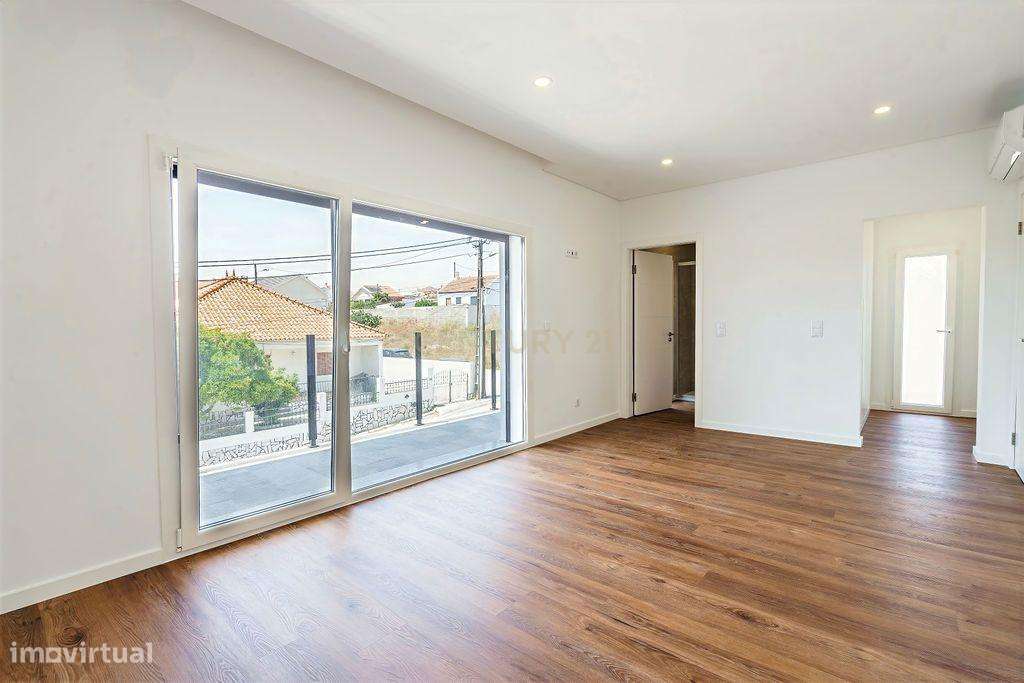 Moradia T4+1 de Luxo - Sobreda - Charneca de Caparica-13