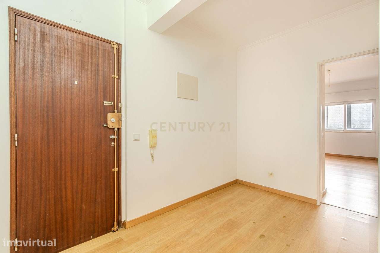 *Oportunidade: Apartamento T2 Remodelado na Baixa de Faro!*-5