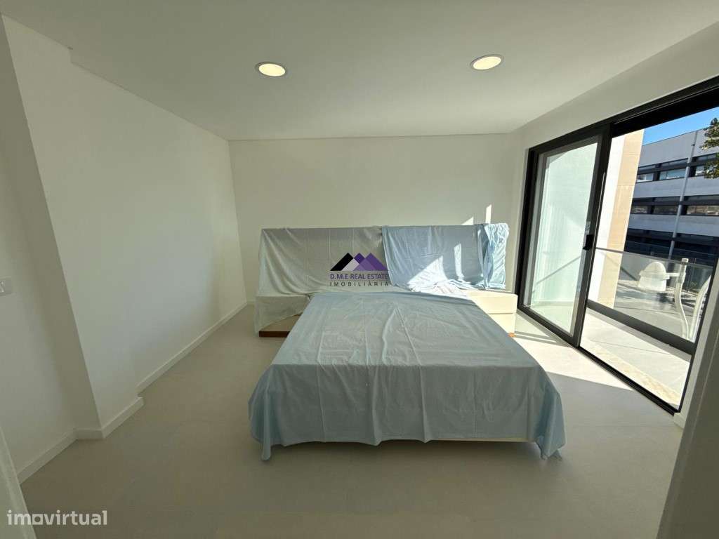 Moradia V3 com Garagem e Piscina a Estrear-50