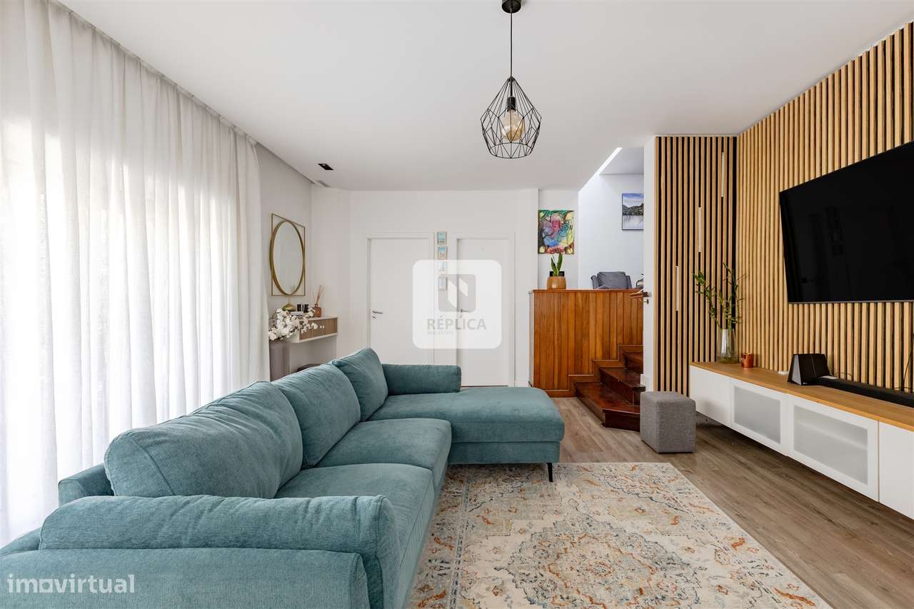 Moradia Dúplex Remodelada com Áreas Generosas em Zona Residencial - Grande imagem: 5/46