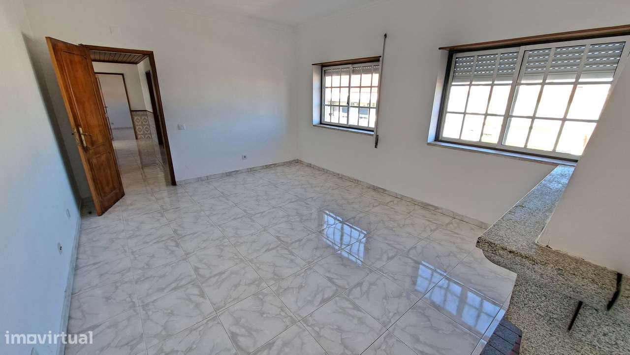 Apartamento T3 com 118m2 e terraço no  Pinhal Novo-3
