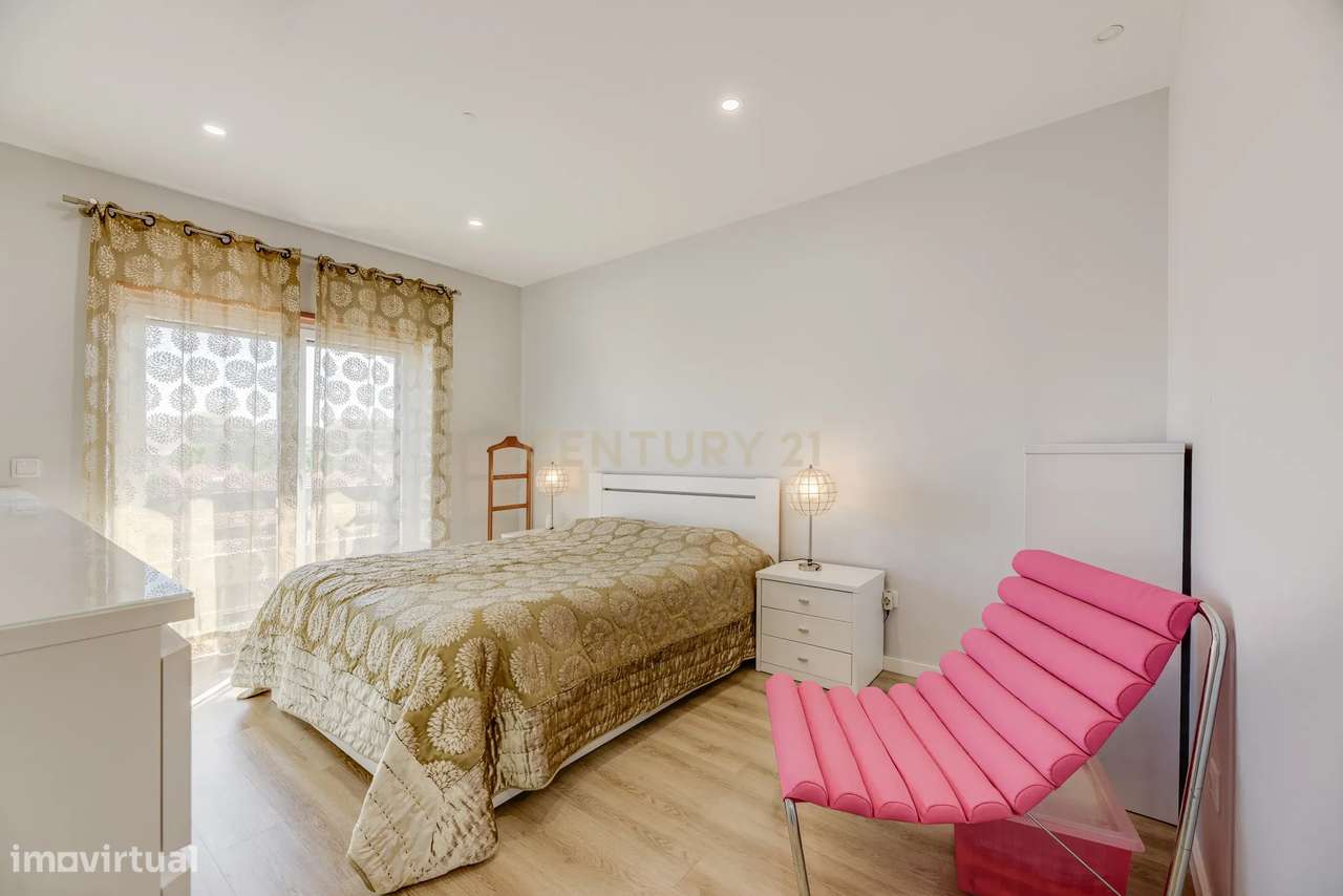 T4+1 Remodelado com Varanda Panorâmica no Centro de Alverca – Conforto - Grande imagem: 4/30