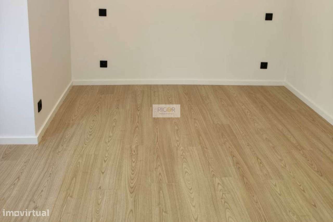 Apartamento T3 em Matosinhos, junto ao metro, pronto a habitar.-20