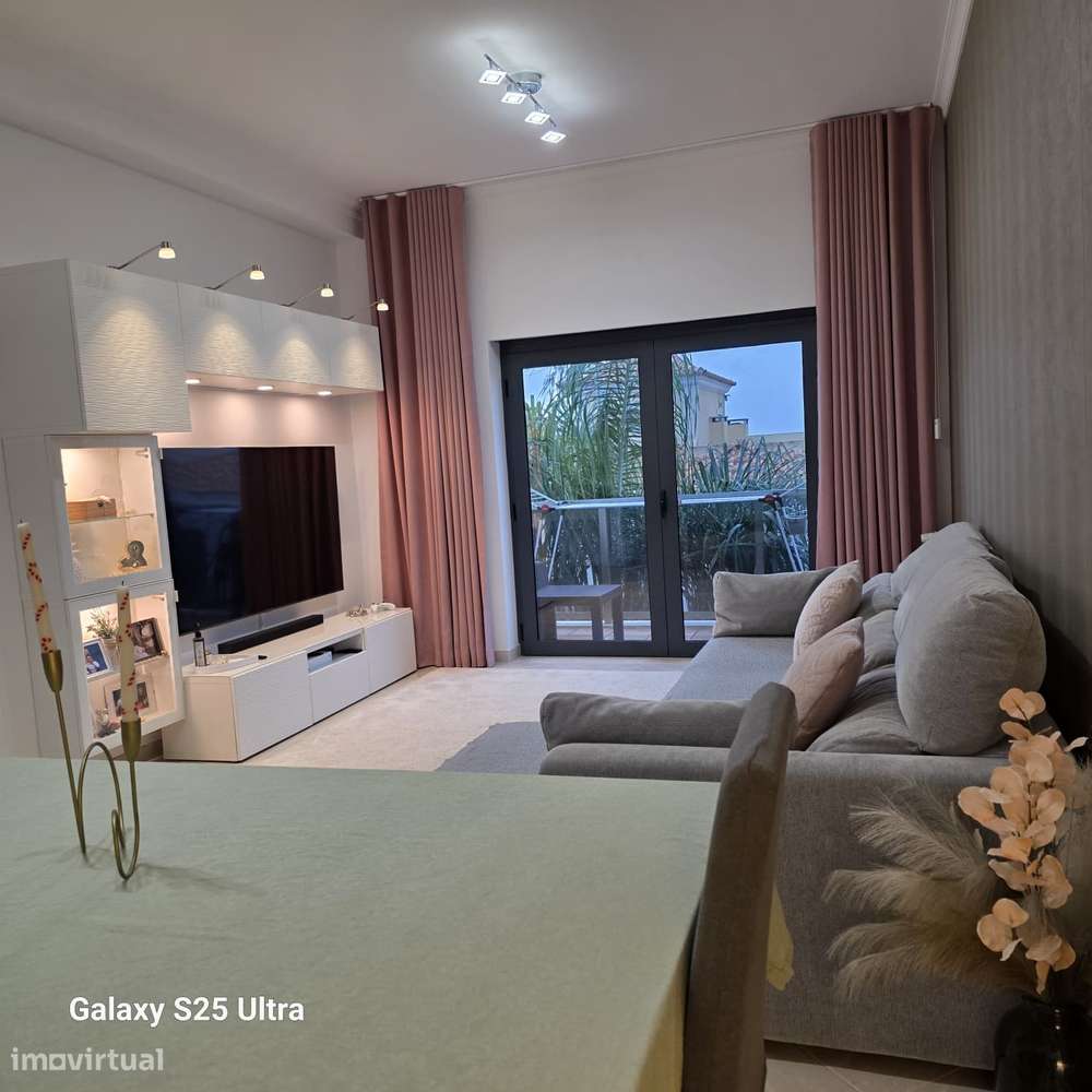 T2 em Condomínio Privado com Piscina | Santa Barbara de Nexe - Grande imagem: 3/25