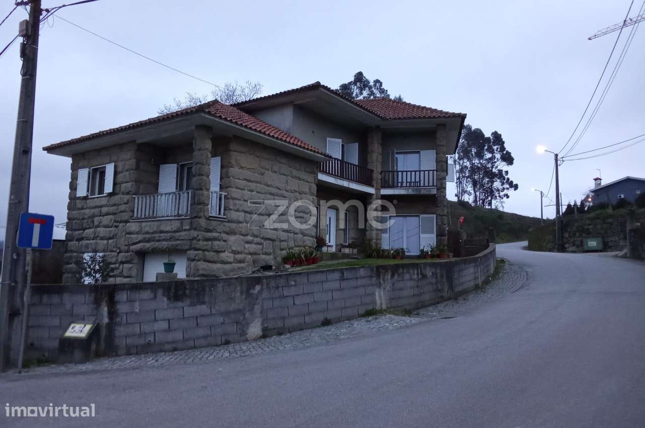 Moradia T3 em Modelos Paços de Ferreira - Grande imagem: 2/47