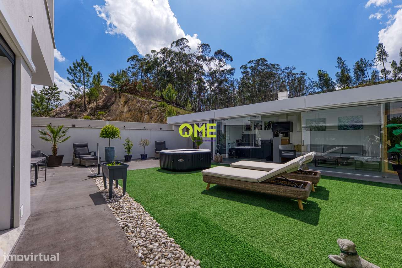 **Moradia T3 em Ourém - Luxo e Modernidade**-3