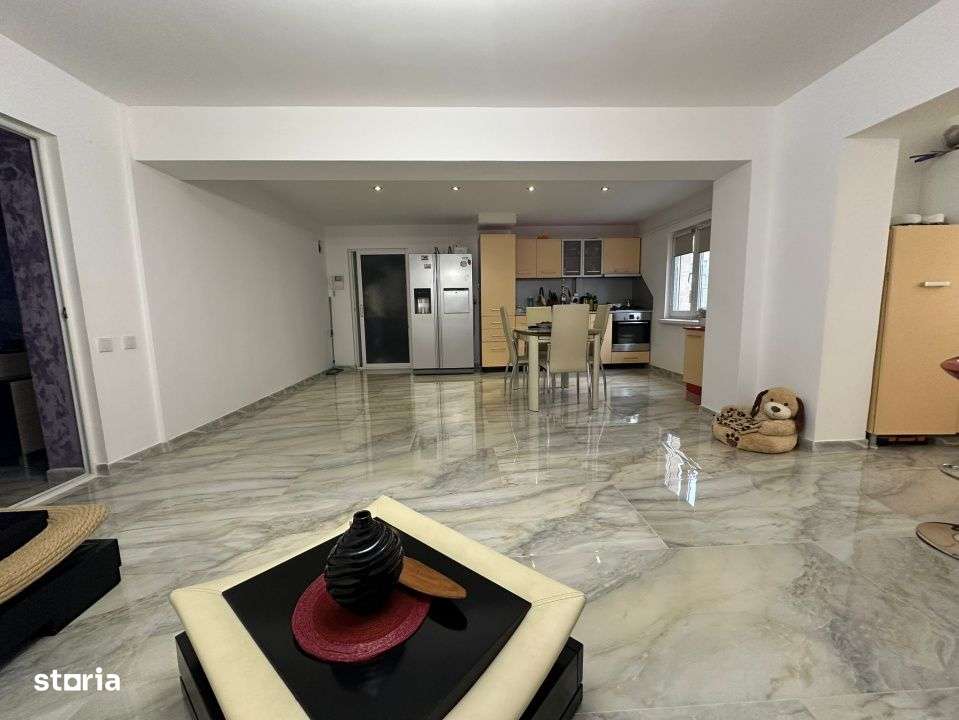 Apartament 3 camere, zona Buzaului (B-uri), etaj 1. - Imagine principală: 3/7