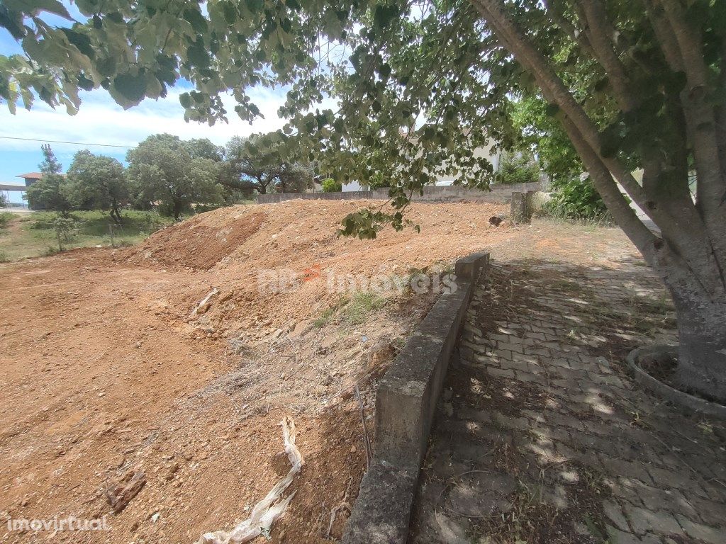 Lote de terreno para construção c/ 534m2 - Casal da Azinh...