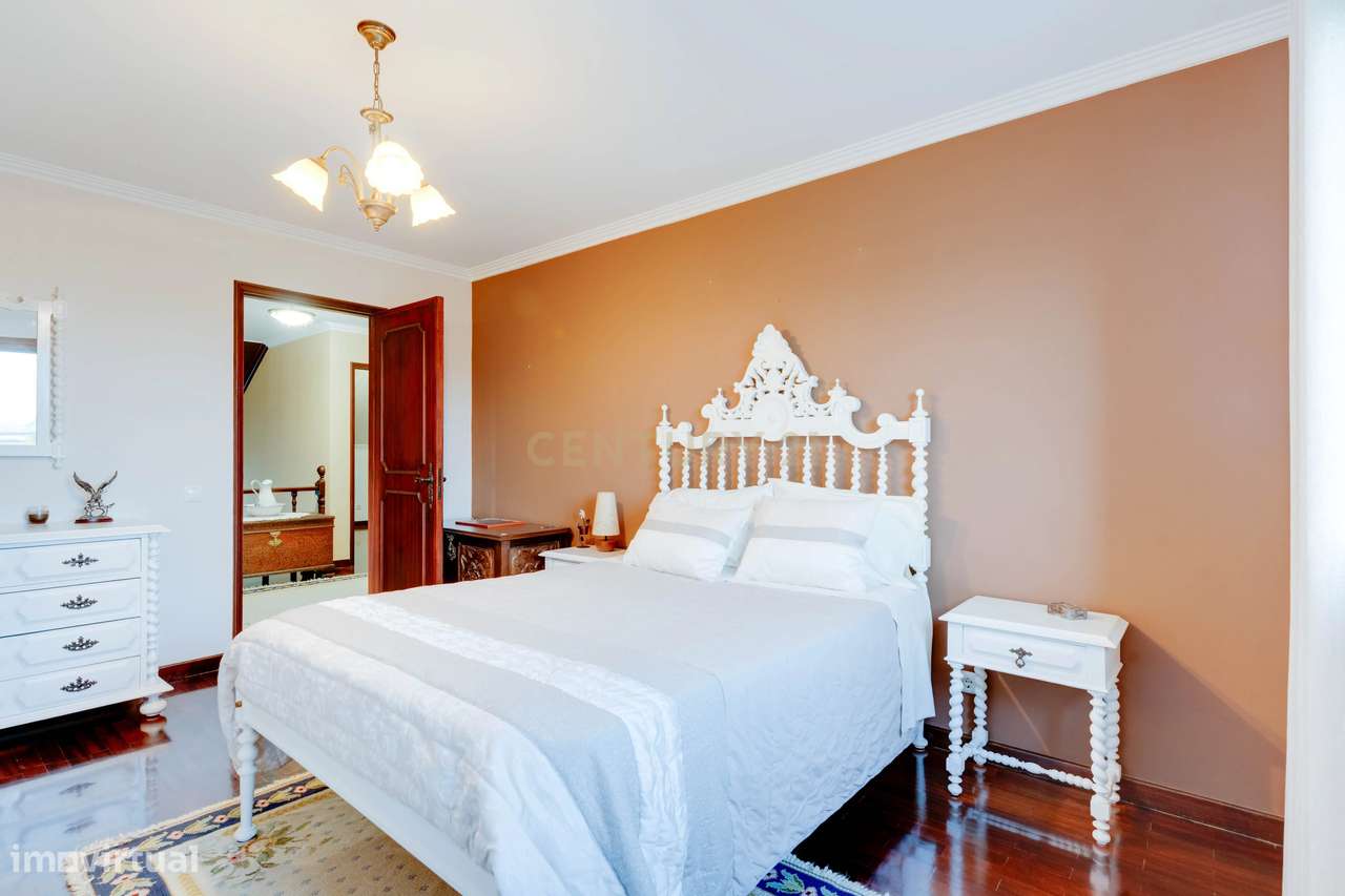 Moradia com um belissimo espaço exterior e praia privada!-14