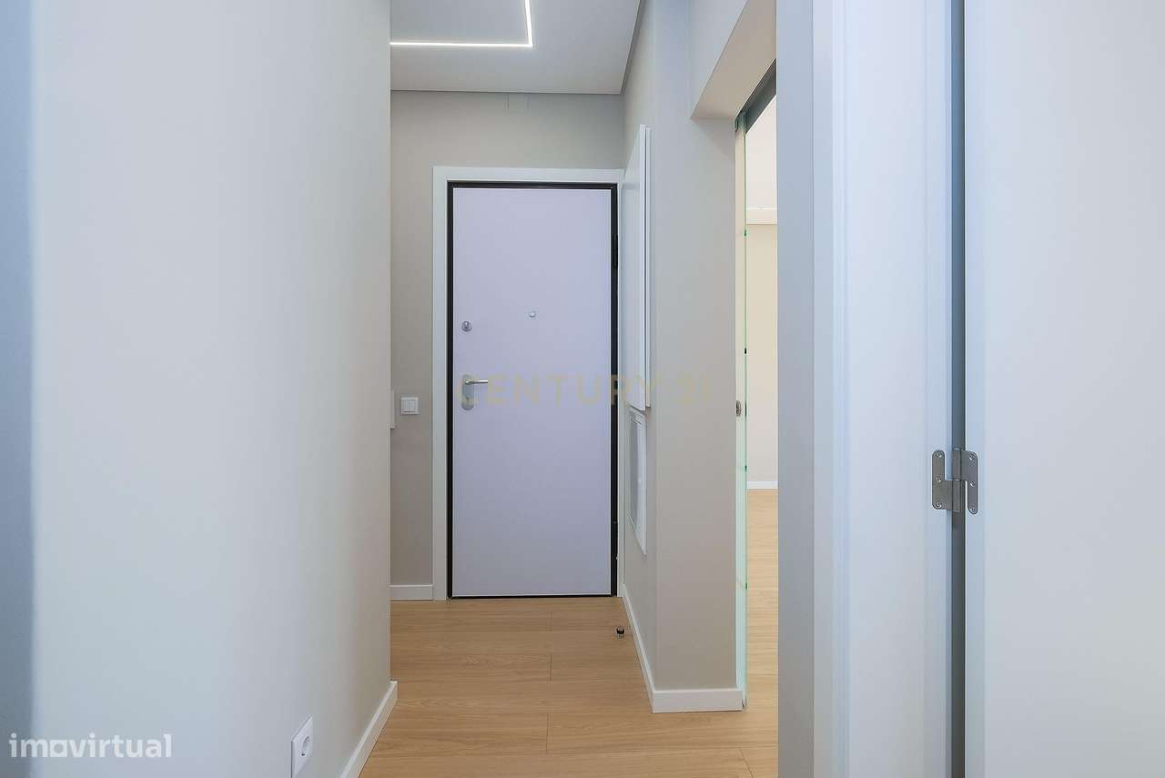 Apartamento T3 Totalmente Renovado | Estoril | Junto aos Salesianos-6