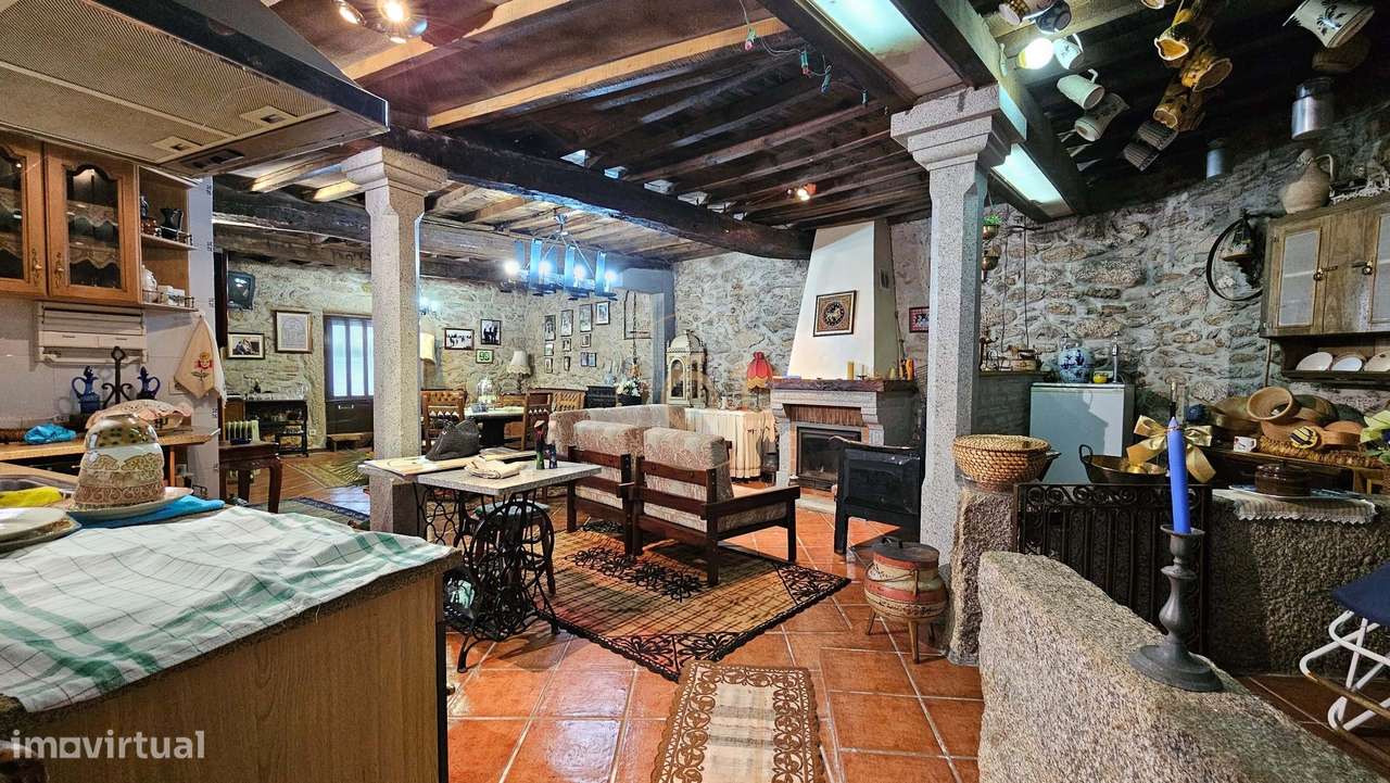 Duas Casas em Sendim - Miranda do Douro-11