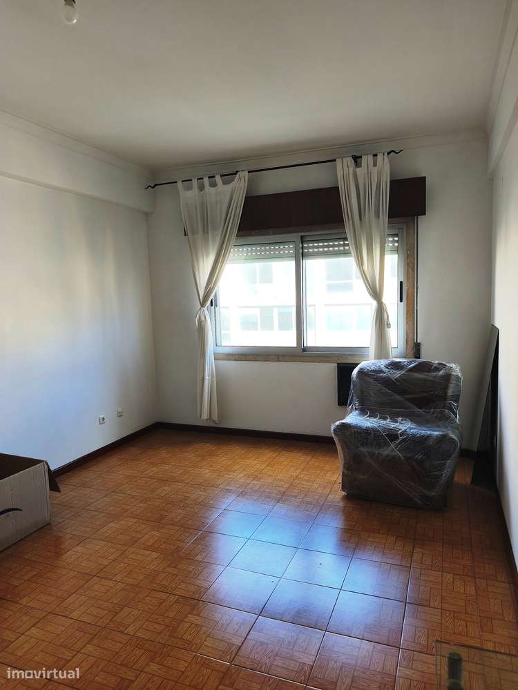 T1 Lisboa – Av. Almirante Reis, Bem Conservado, Junto ao Metro Arroios-8