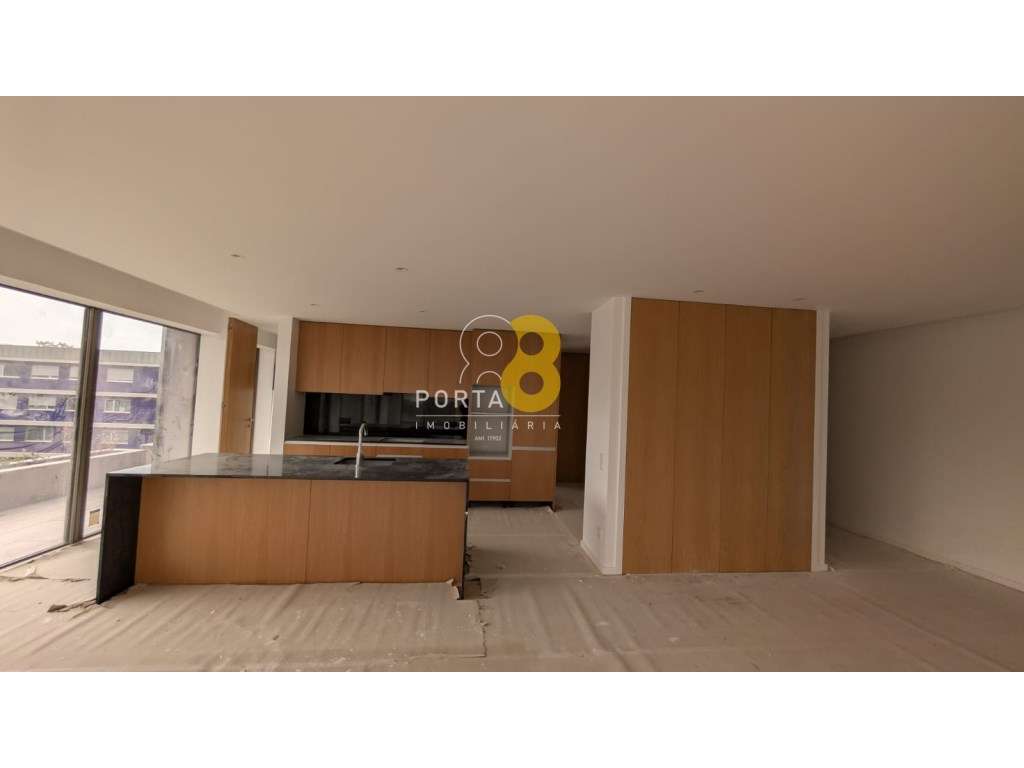 Apartamento T4 recuado com terraço - Grande imagem: 4/45