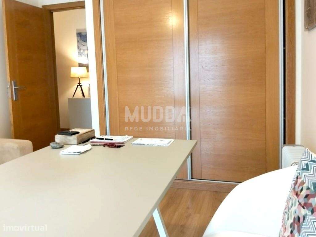 Moradia T3 Contemporânea com Suite, Painéis Solares, Garagem e Terraço-10