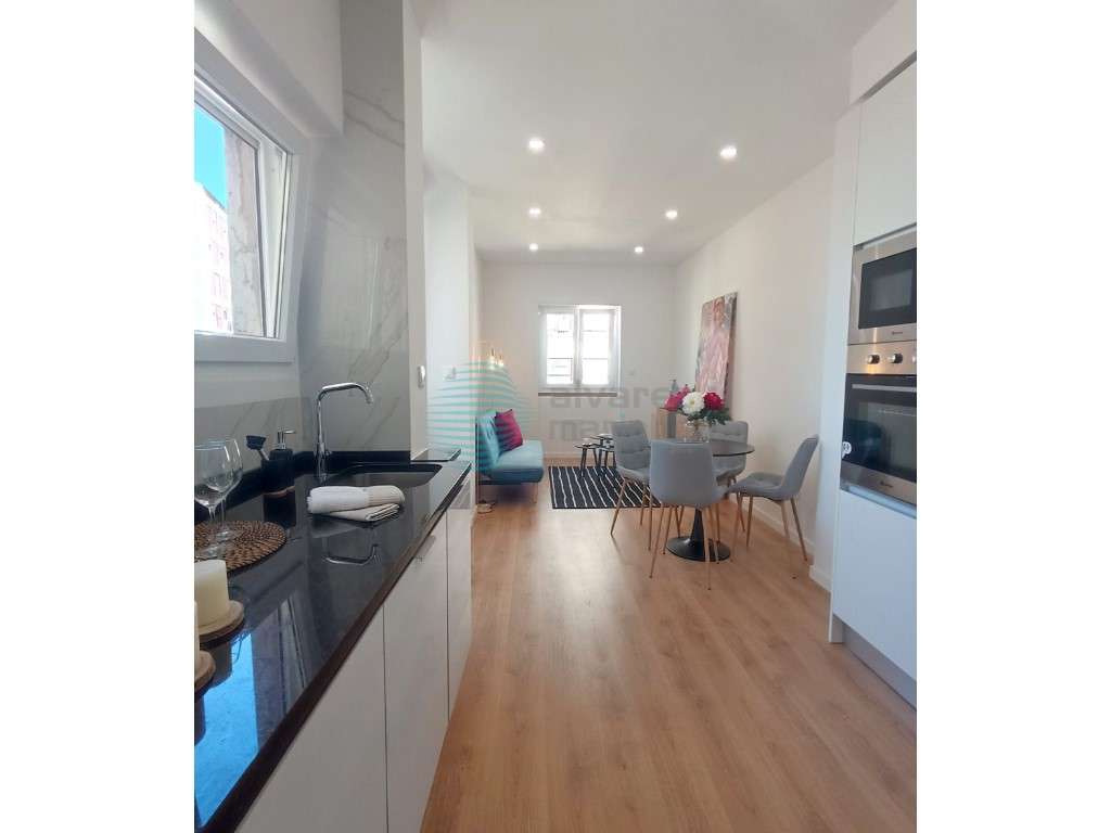 Apartamento T3 totalmente remodelado, em Benfica - Grande imagem: 4/22