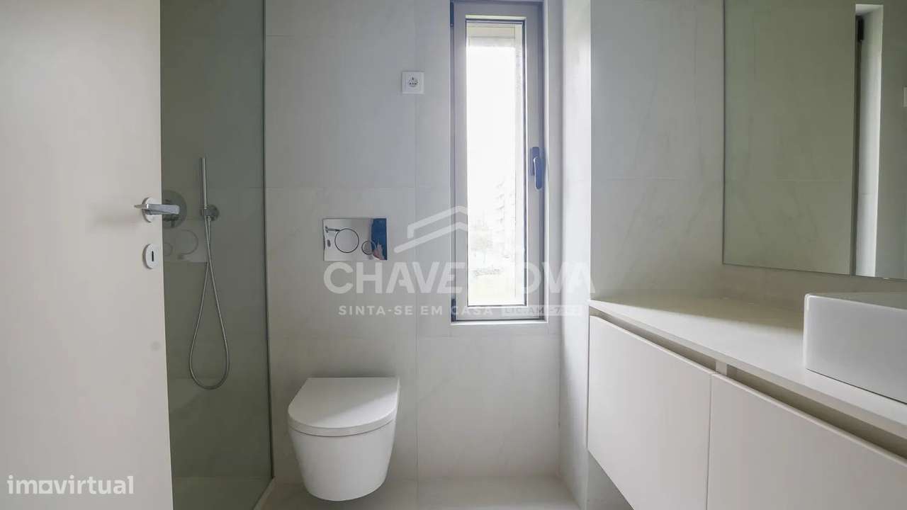 Apartamento T2 Novo com Varanda e Lugar de Garagem- Canidelo-7