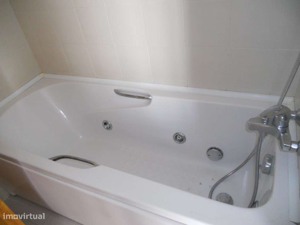 T2 com parqueamento no Centro de Mem Martins - Grande imagem: 4/24