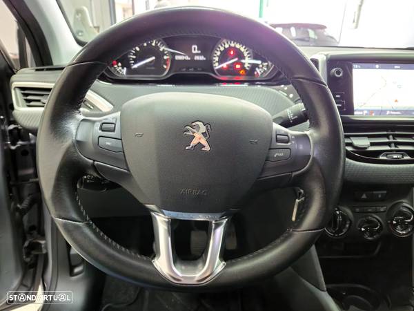 Peugeot 208 1.2 PureTech Signature - 11