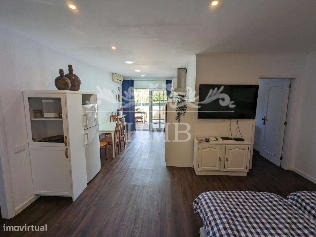 Apartamento T1+1 em Alvor, piscina e garagem-45