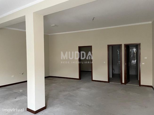Prédio para Habitação com loja para comércio-12