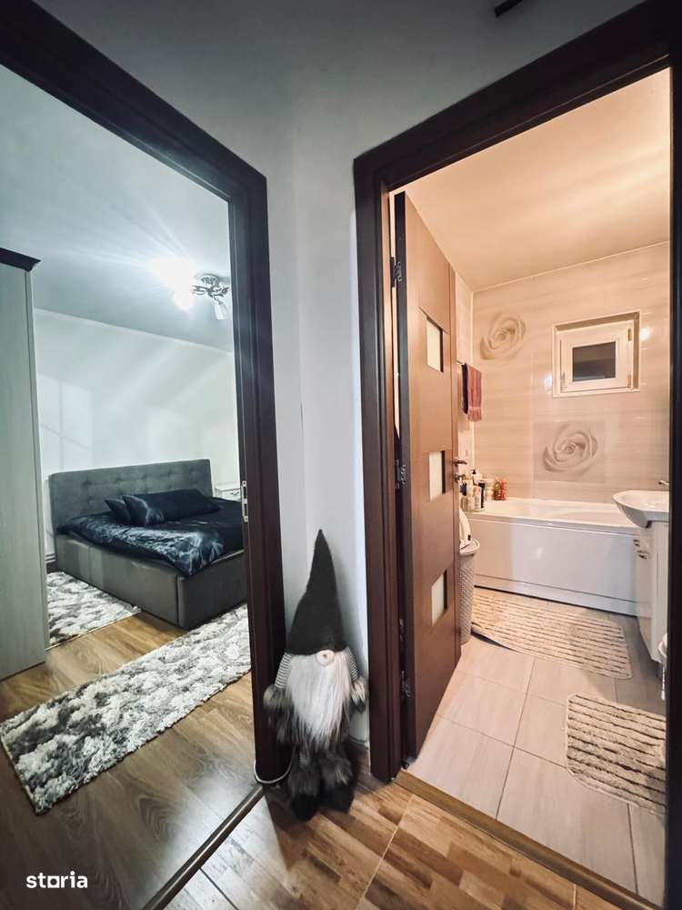 AV667 Apartament 3 camere, decomandat, etaj 2, 68mp, zona Lunei-2