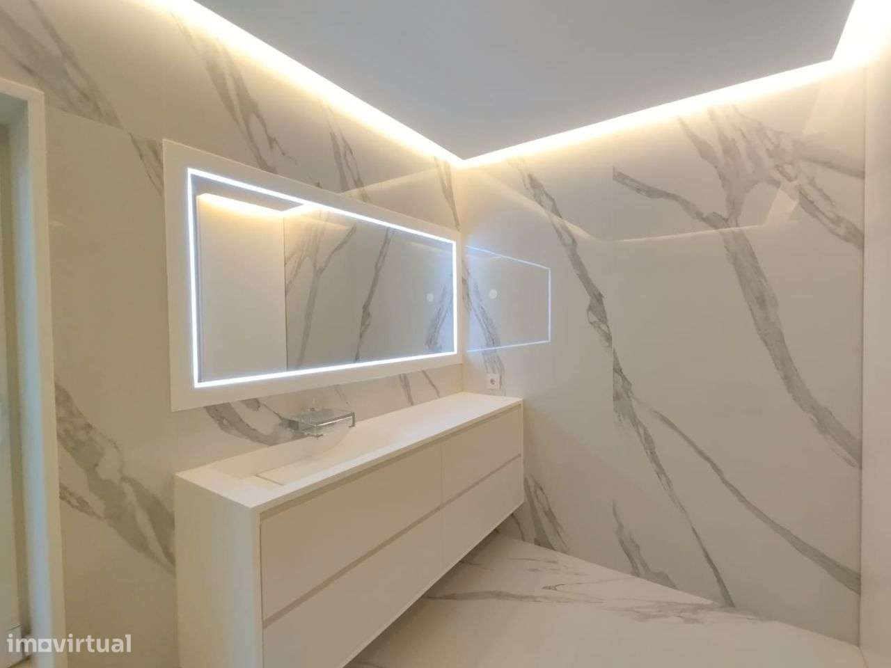 Moradia de Luxo a Estrear no Coração da Quinta da Marinha Sul-22