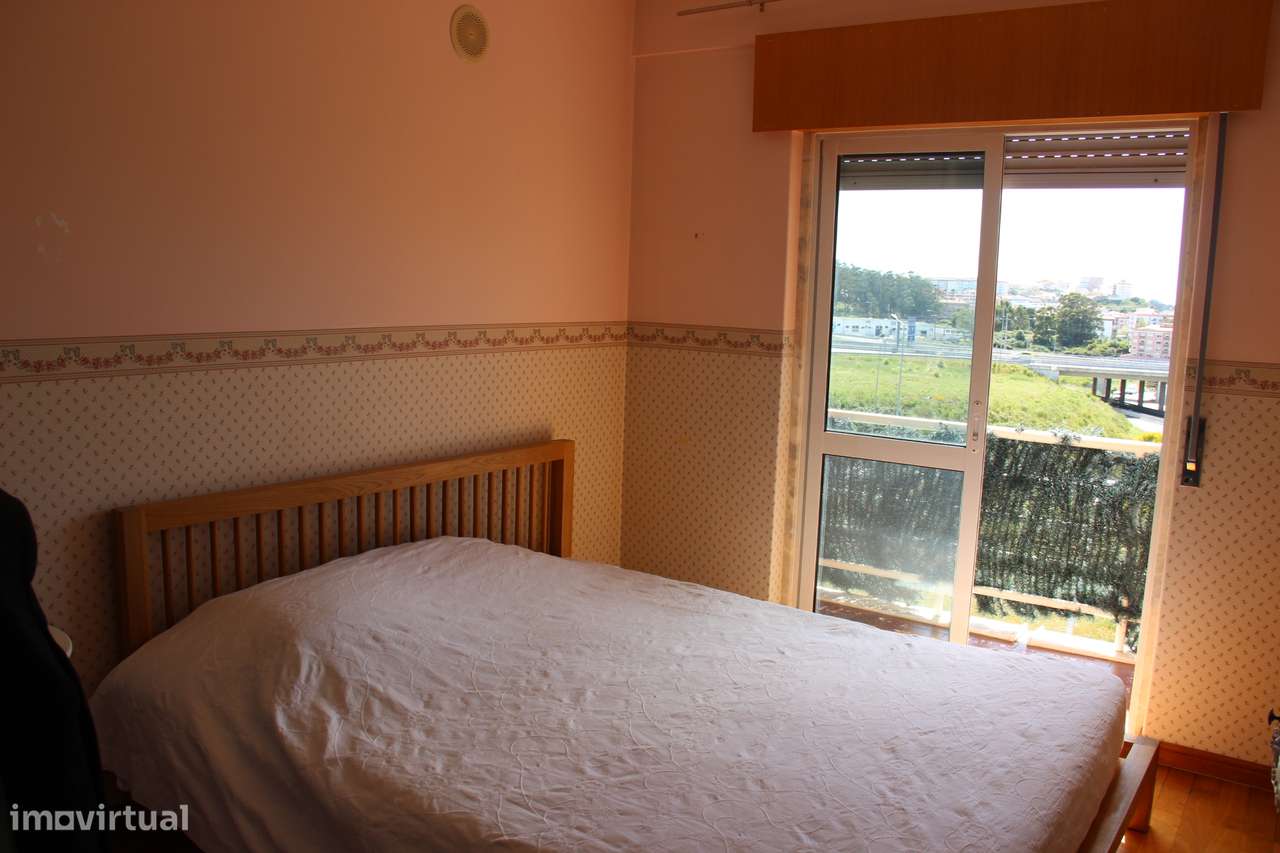 Apartamento T2 com varanda, garagem / Bairro da Anta - Grande imagem: 4/28