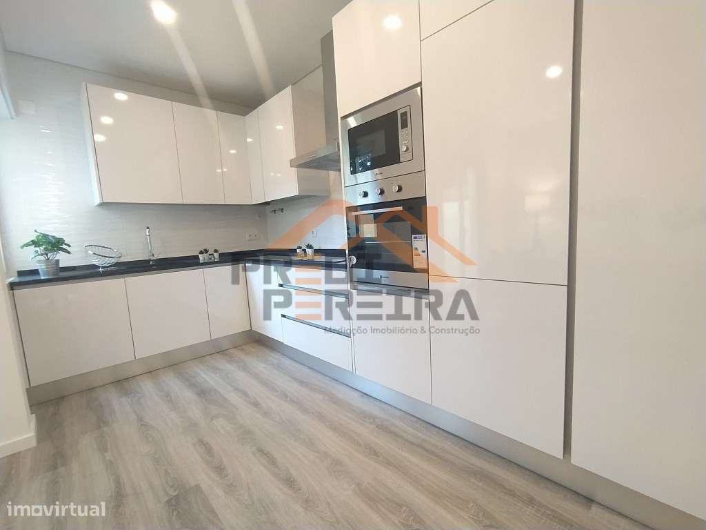 Apartamento T3, com varanda, em Benfica. - Grande imagem: 3/21