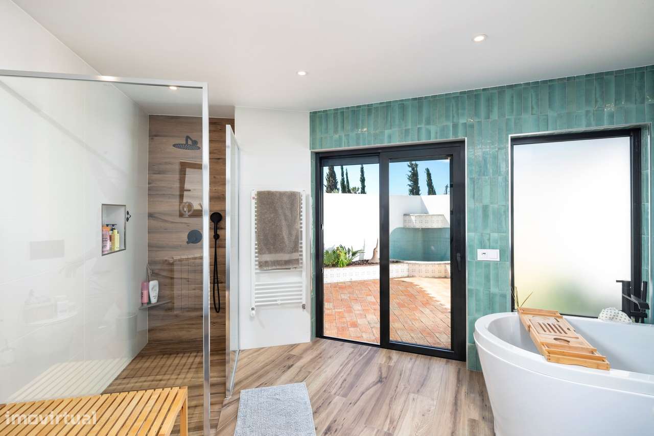 CASA DOS SONHOS EM CALIÇAS COM 4 QUARTOS, PISCINA E GARAGEM-12