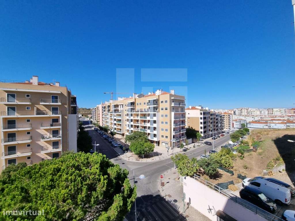 Apartamento T3 usado para venda em Mina de Água, Amadora.-15