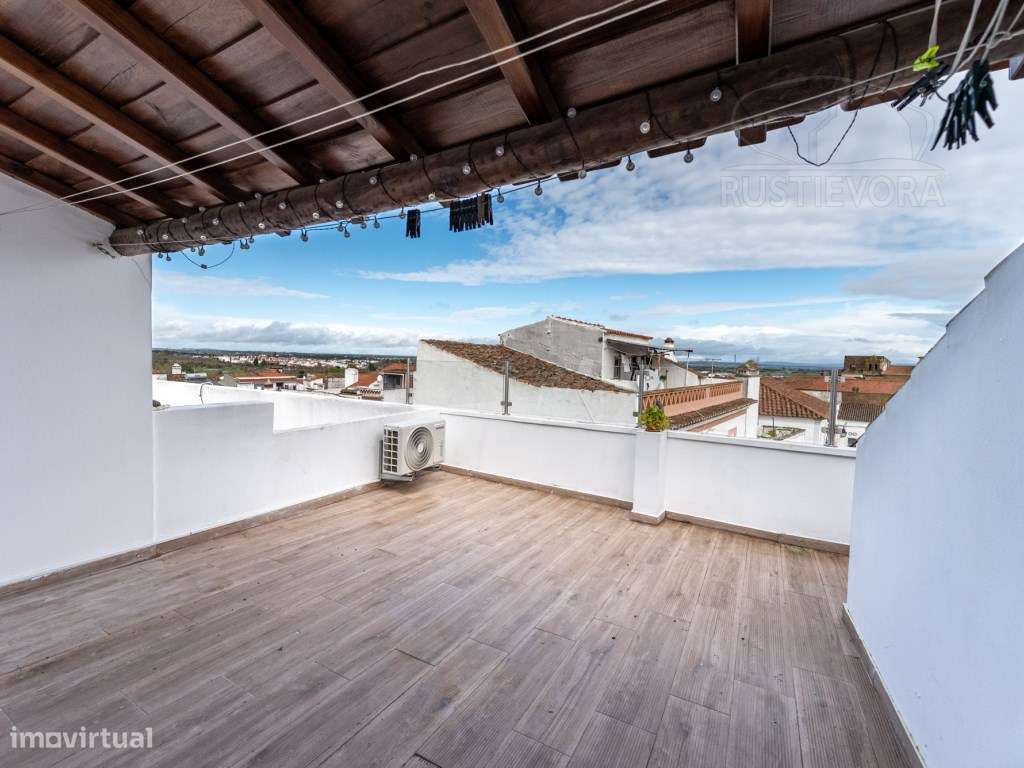 Moradia Bifamiliar T3 de 1º andar com amplo terraço na cobertura - Grande imagem: 4/36