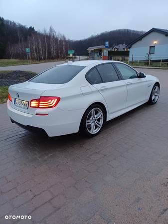 BMW Seria 5 525d xDrive - 4