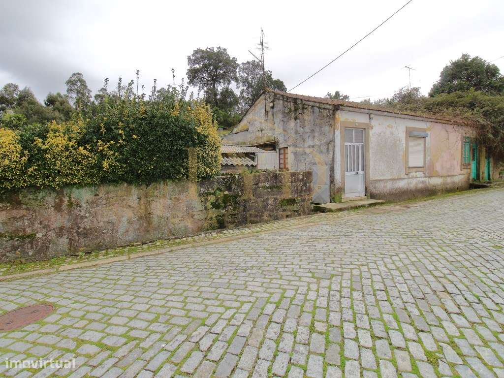 Moradia para restauro Águas Santas-5