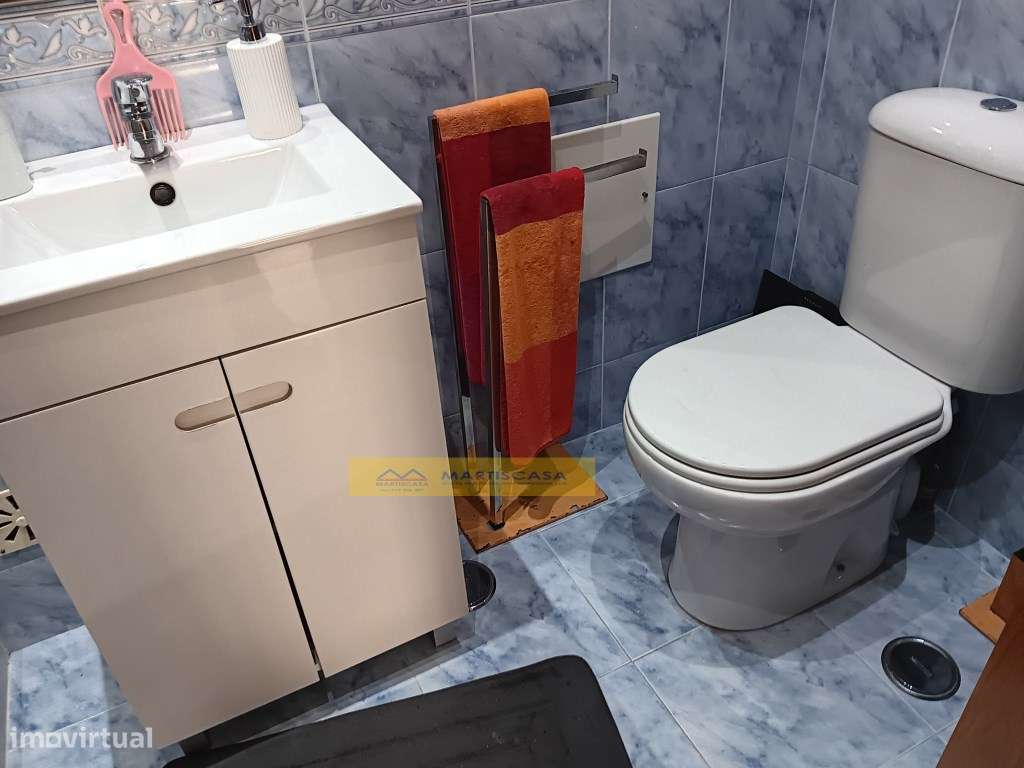 Moradia T4 totalmente remodelada, garagem, sotão e espaço exterior,...-45