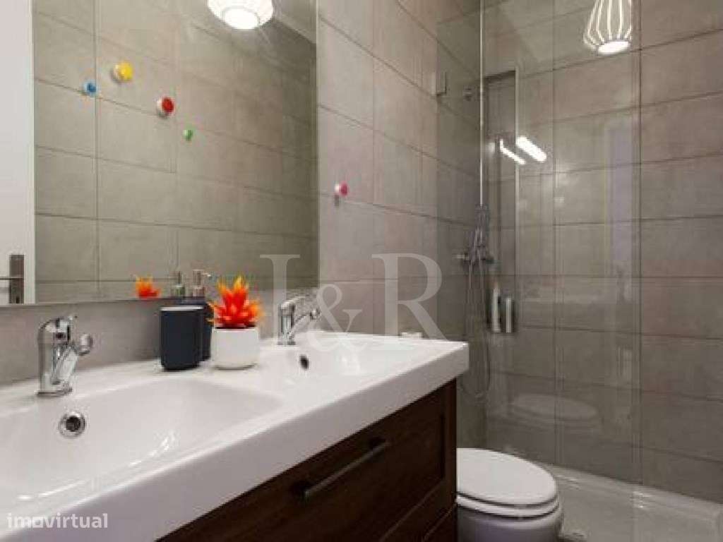 Apartamento T3 renovado e luminoso na Baixa de Lisboa-7