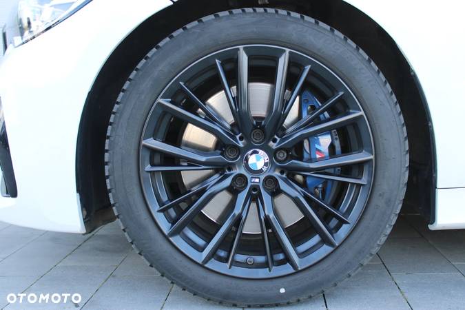 BMW Seria 3 330i M Sport sport - 9