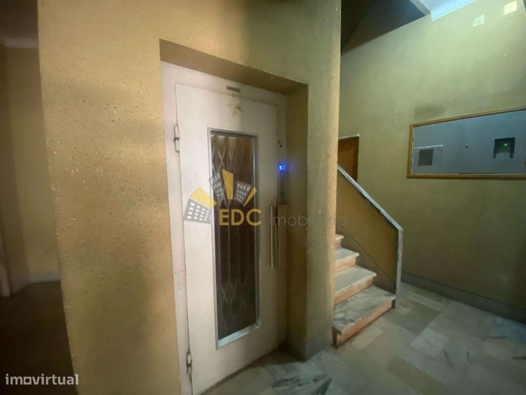 Apartamento T1 Remodelado em Zona Central da Amadora| Junto a Trans...-13