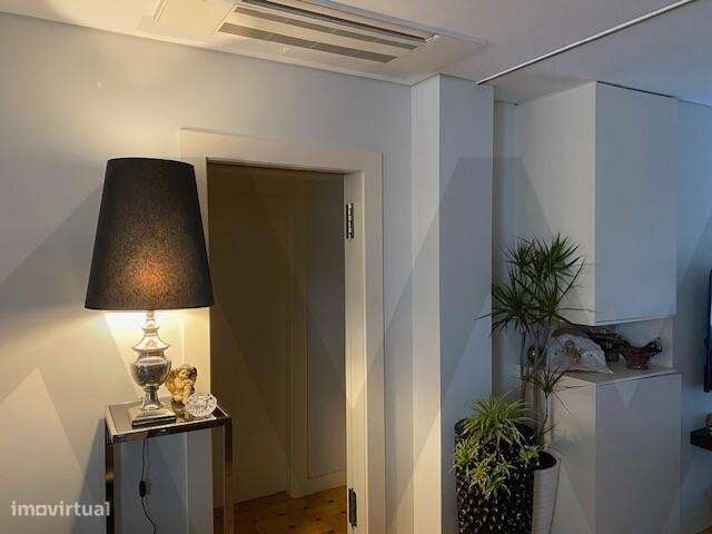 Apartamento T3 transformado em T2, na Av. da Republica a 50 metros do - Grande imagem: 5/34