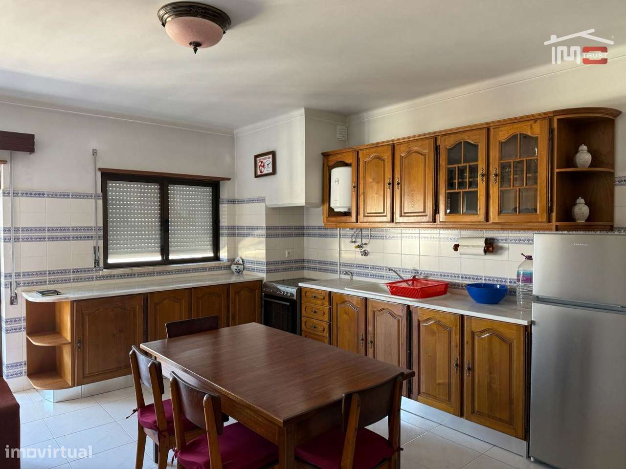 APARTAMENTO T1 TOTALMENTE MOBILIADO COM ELEVADOR VARANDAS E PARQUEA... - Grande imagem: 2/13