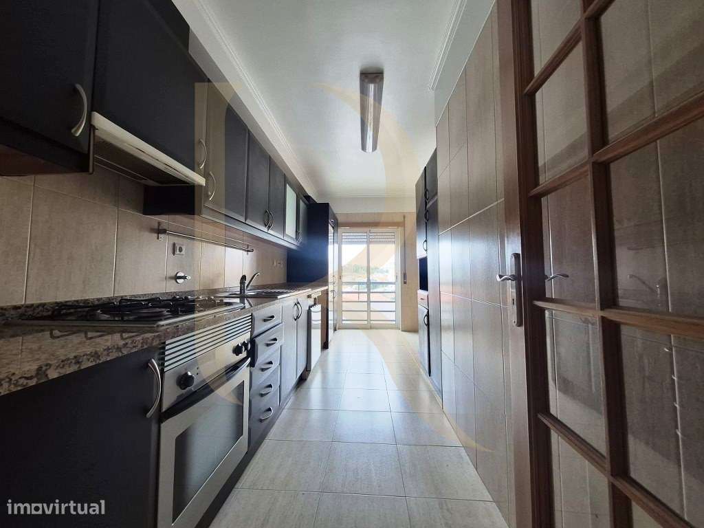 Apartamento T2 com elevador e varanda e arrecadação em Vale Flores ... - Grande imagem: 5/19