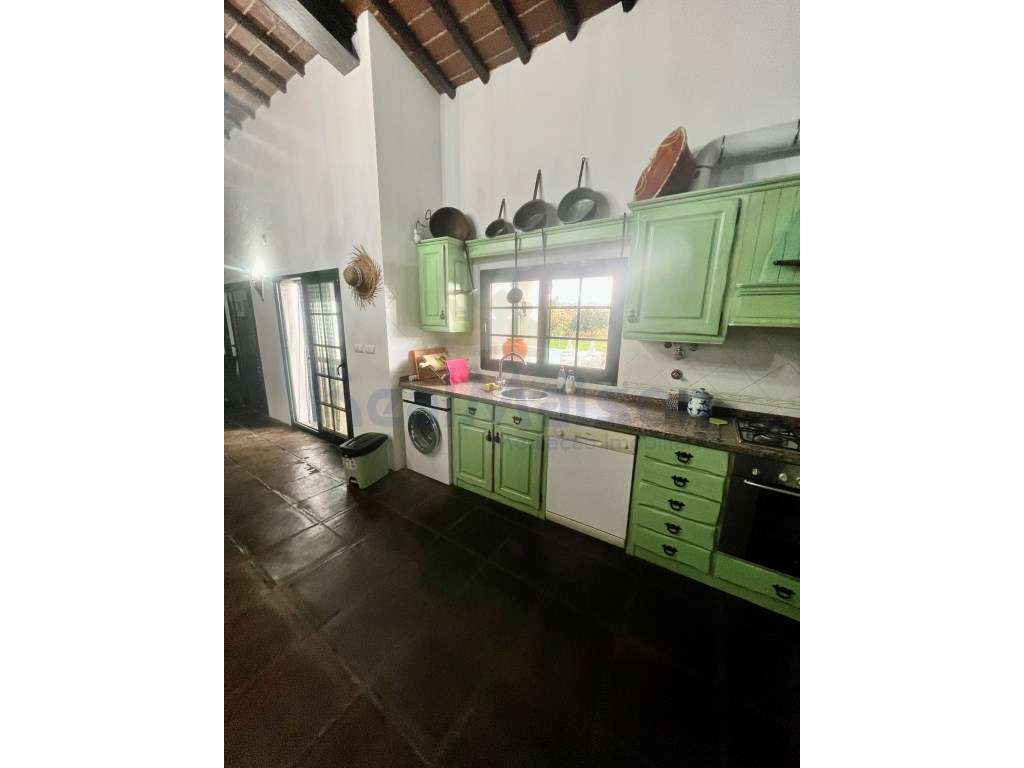 Vende-se Moradia T3 c/ Piscina em Vila Boim-11