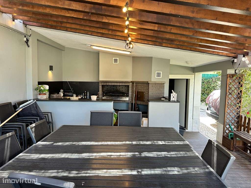 Moradia com Piscina a Venda em Azeitão com lote de 800 m2 - Grande imagem: 5/49