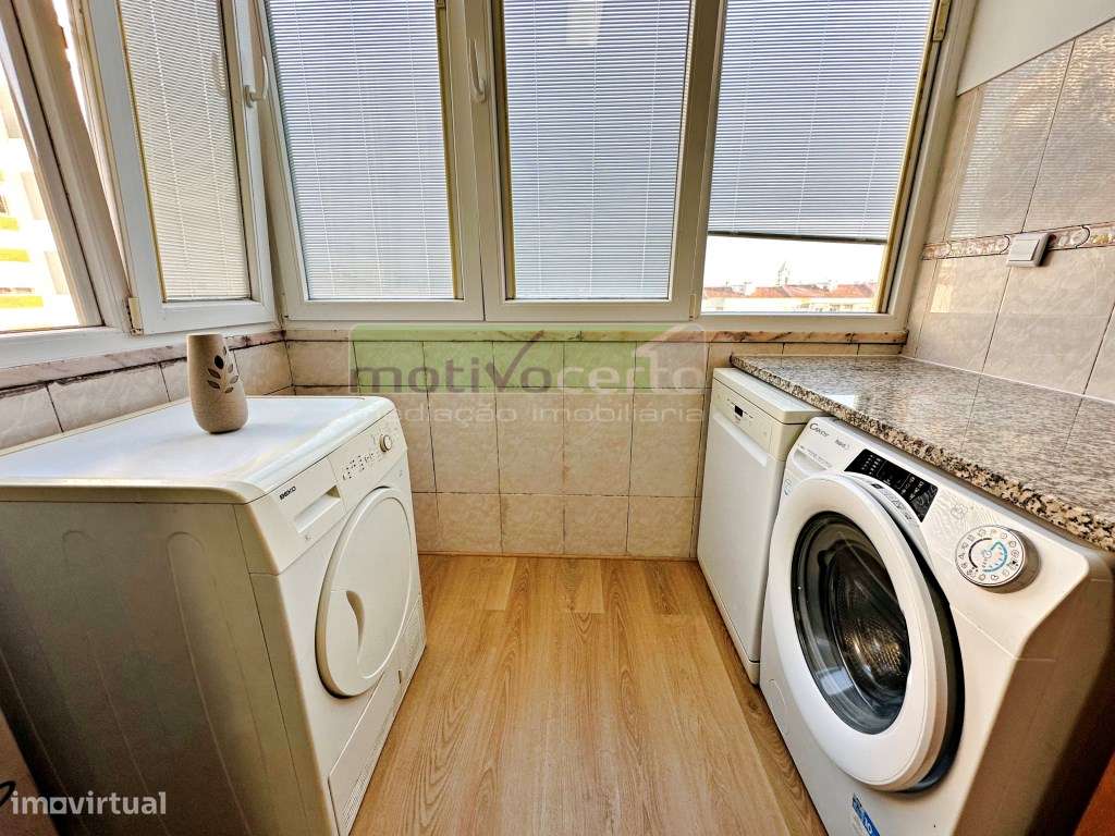 T2 Luminoso no Cacém com Varanda. Perto da Escola Secundária Gama B...-8