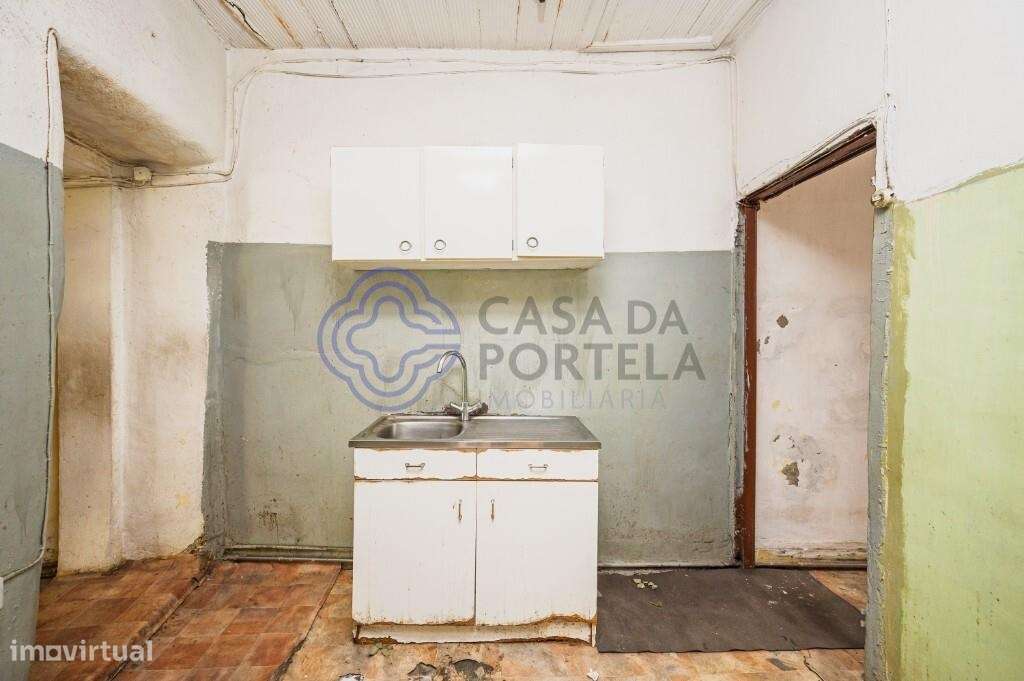 Moradia T1 para Reabilitação | Rio Tinto | Excelente Oportunidade de I-5