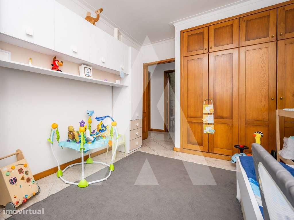Apartamento T2 no Último Piso com Garagem Fechada - A 5 min de Sant...-11