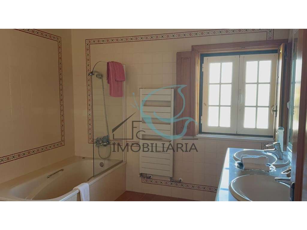 Moradia T4 em Azeitão - Excelente Oportunidade-28