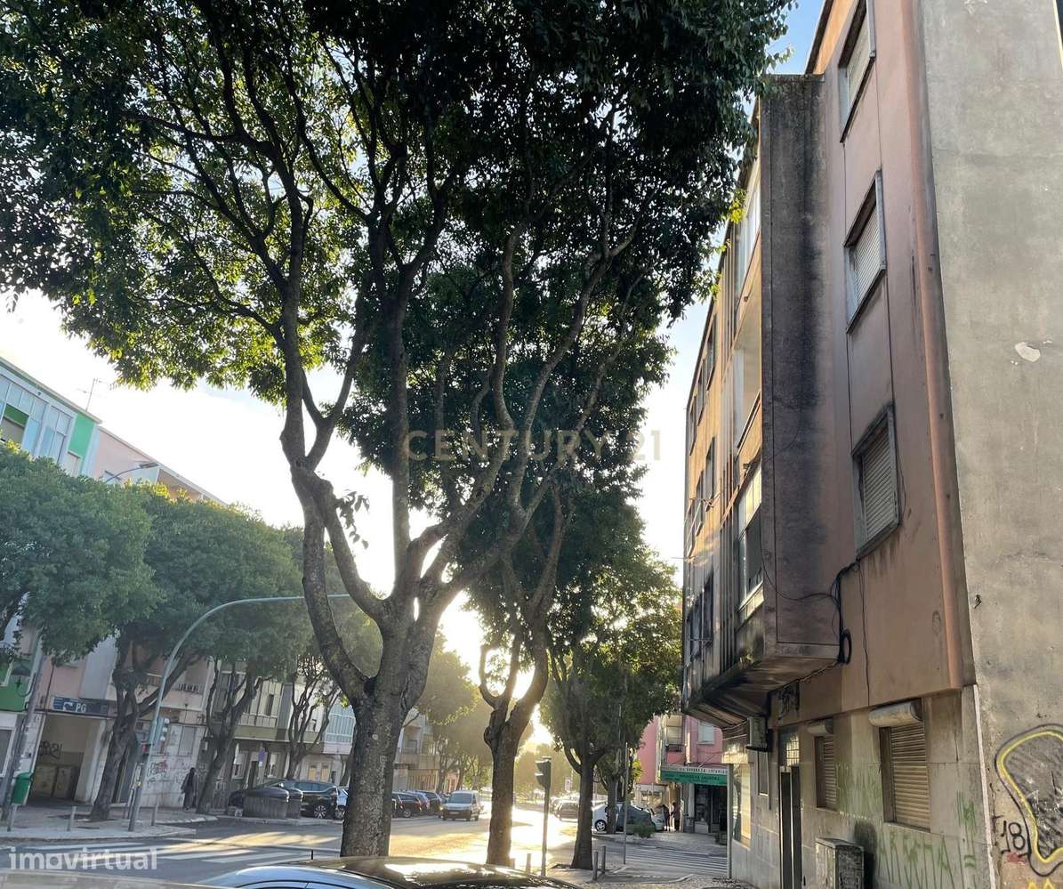 TERRENO PARA CONSTRUÇÃO JUNTO AO METRO DA AMADORA - Grande imagem: 4/9