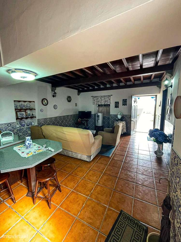 Moradia T3 + 2 Apartamentos T1+1-11