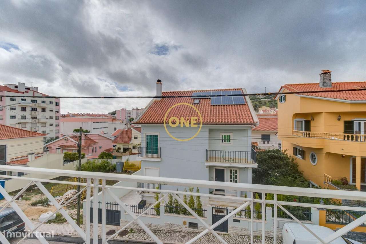 Moradia T4 com Jardim e Garagem na Ramada, Odivelas-8