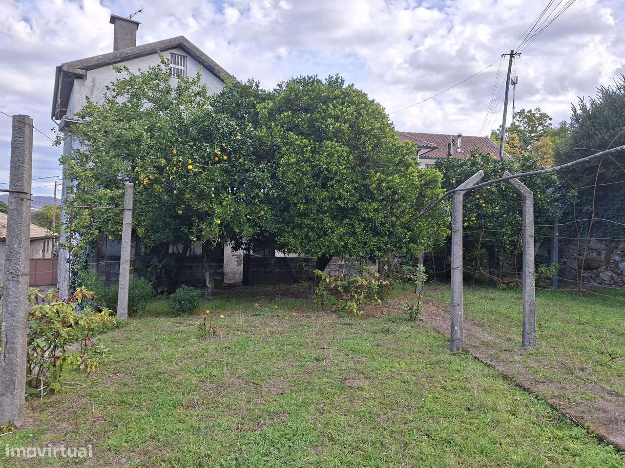 Moradia de 3 pisos com 1000m² de terreno, T3, 2 WC em Serafão, Fafe.-18
